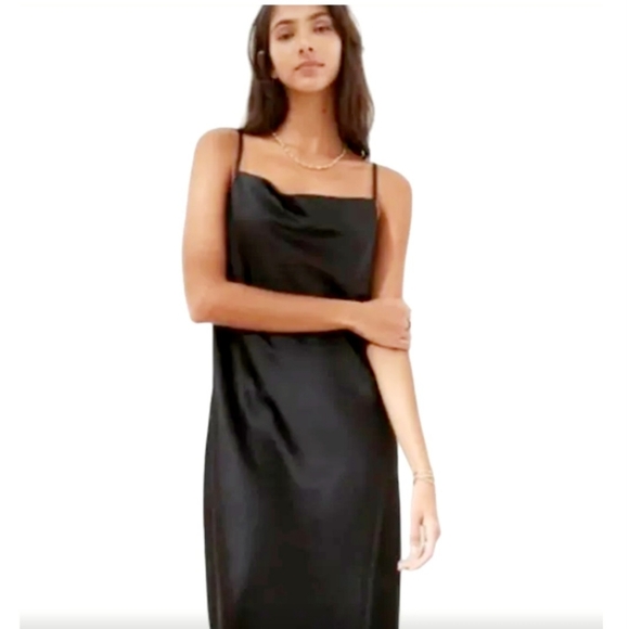 BAR III BLACK DRESS WITH A SATIN FINISH AND A DRAPEY COWL-NECKLINE. SIZE L - Picture 5 of 14
